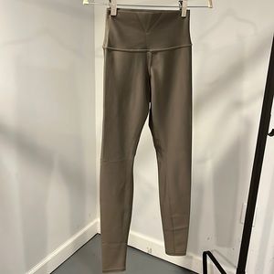 High-Waist Airlift Legging small size, good condition